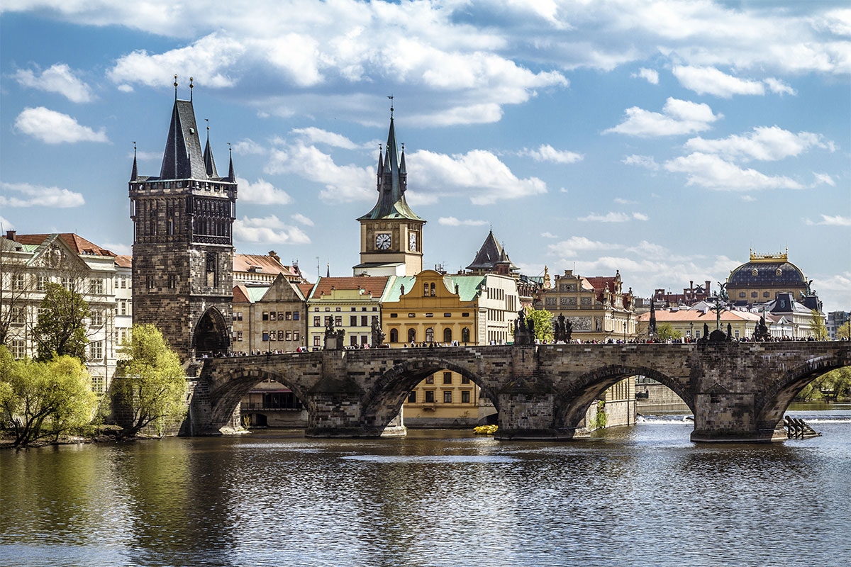 Regular tours to Prague with flight
